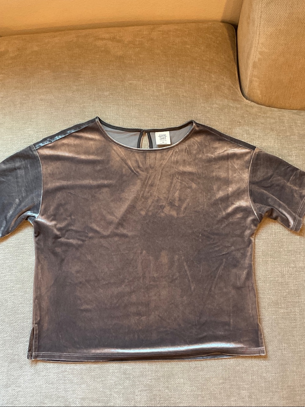 Parthenon Velvet Short-Sleeve Crewneck Top in Charcoal